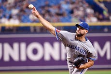 Michael Wacha lanza 7 sólidas entradas y los Reales vencen 2-1 a los Rays en Tampa Bay