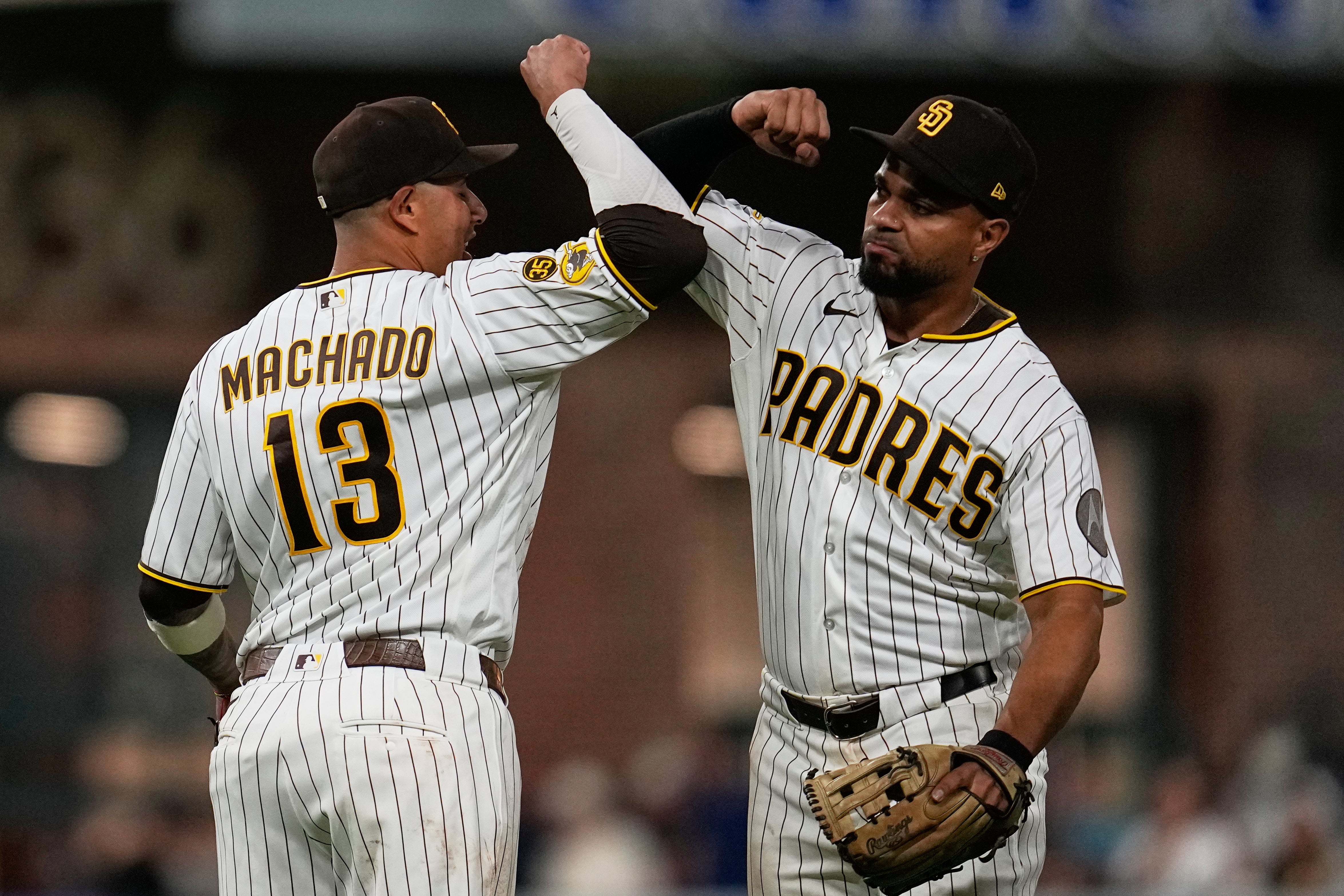 Machado pega jonrón y King lanza 7 sólidas entradas en triunfo 1-0 de Padres ante Bravos