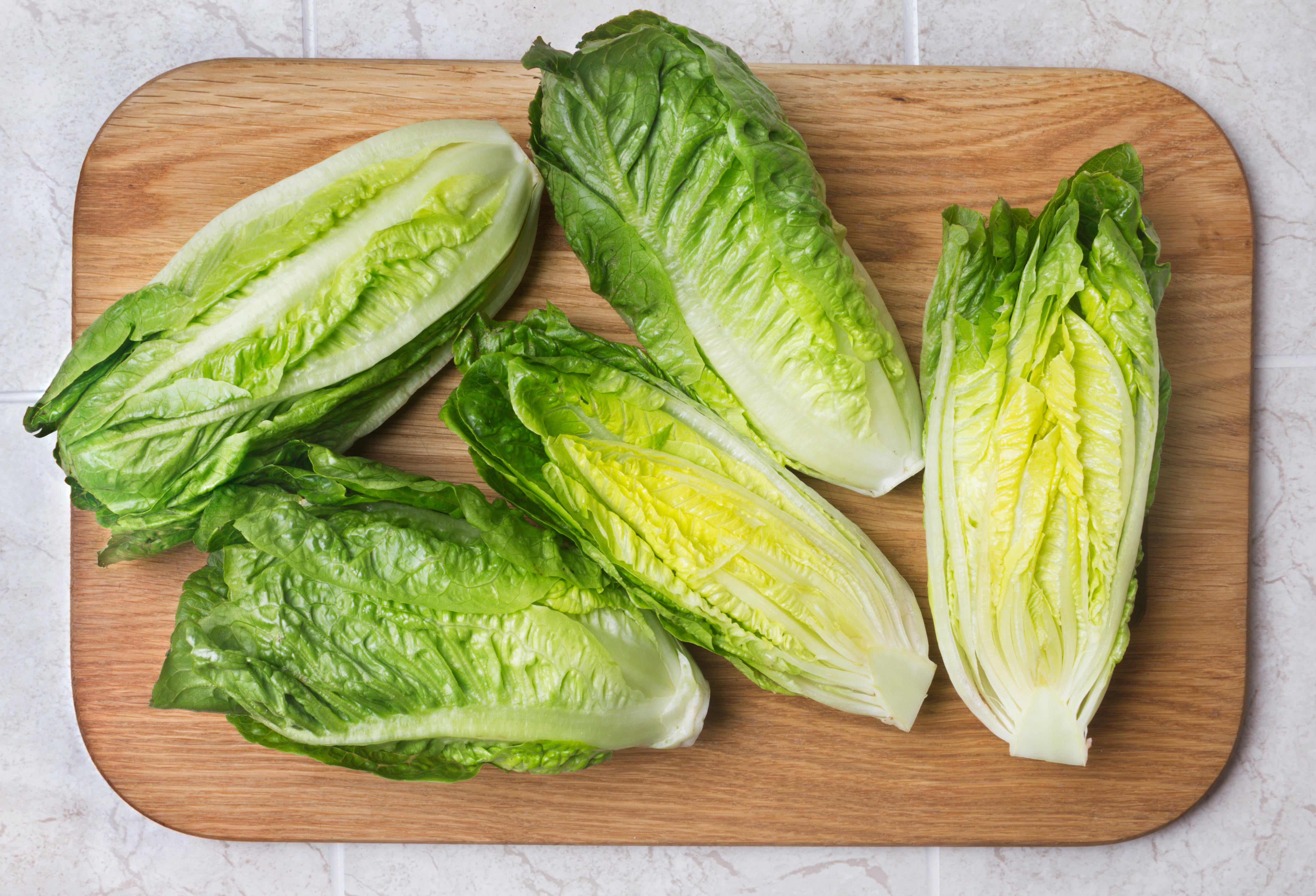 La lechuga romana ofrece un perfil nutricional y de fibra superior