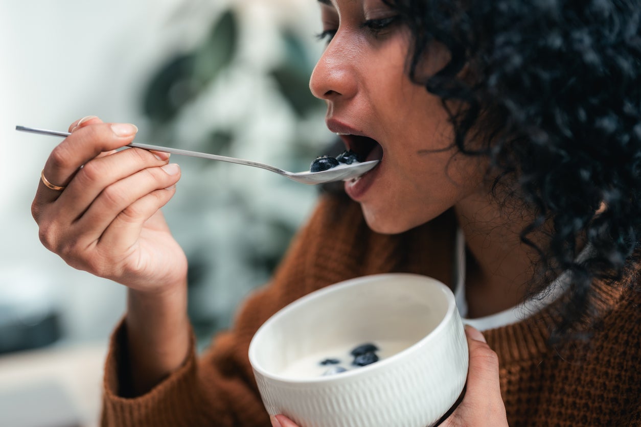 Los 10 alimentos hidratantes que debes comer para sobrellevar las olas de calor
