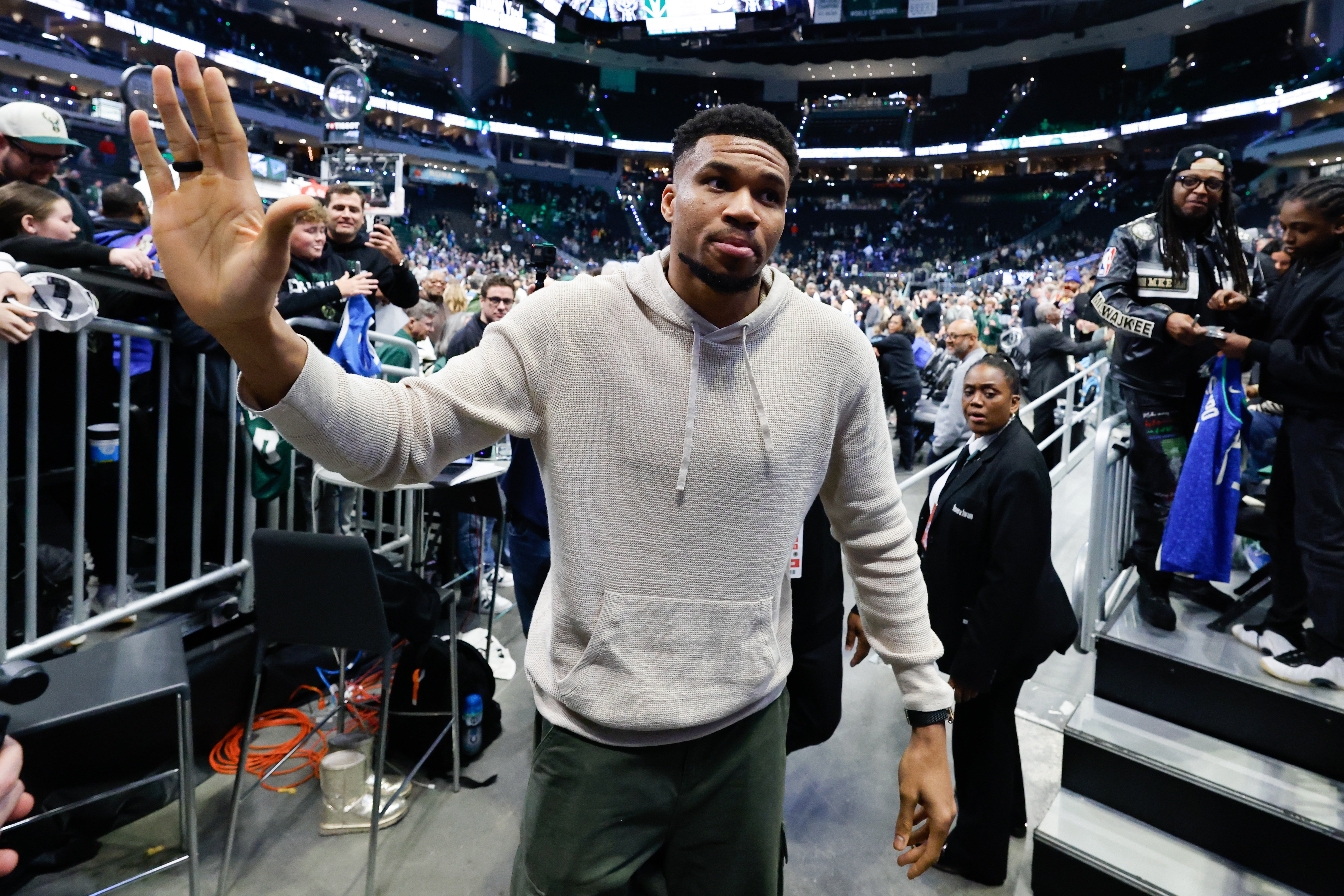 BUCKS-SIN ANTETOKOUNMPO