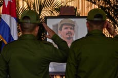 Miles de cubanos rinden tributo a fallecido comandante revolucionario Ramiro Valdés