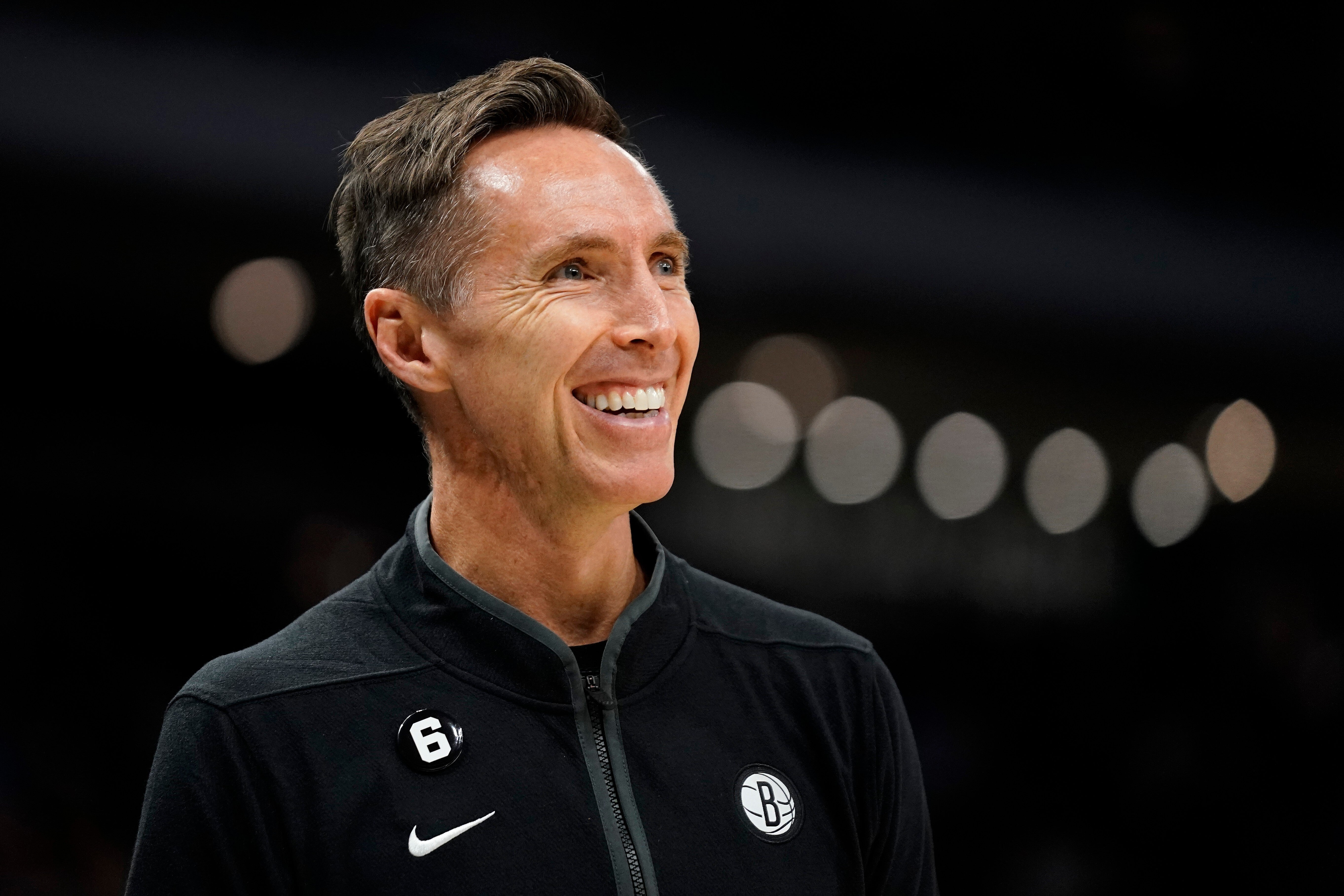 Steve Nash muestra su apoyo a Canadá antes de su partido del Mundial ante Suiza