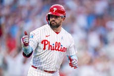 Filis: Kyle Schwarber fuera de alineación por rigidez lumbar previo al juego ante Nacionales