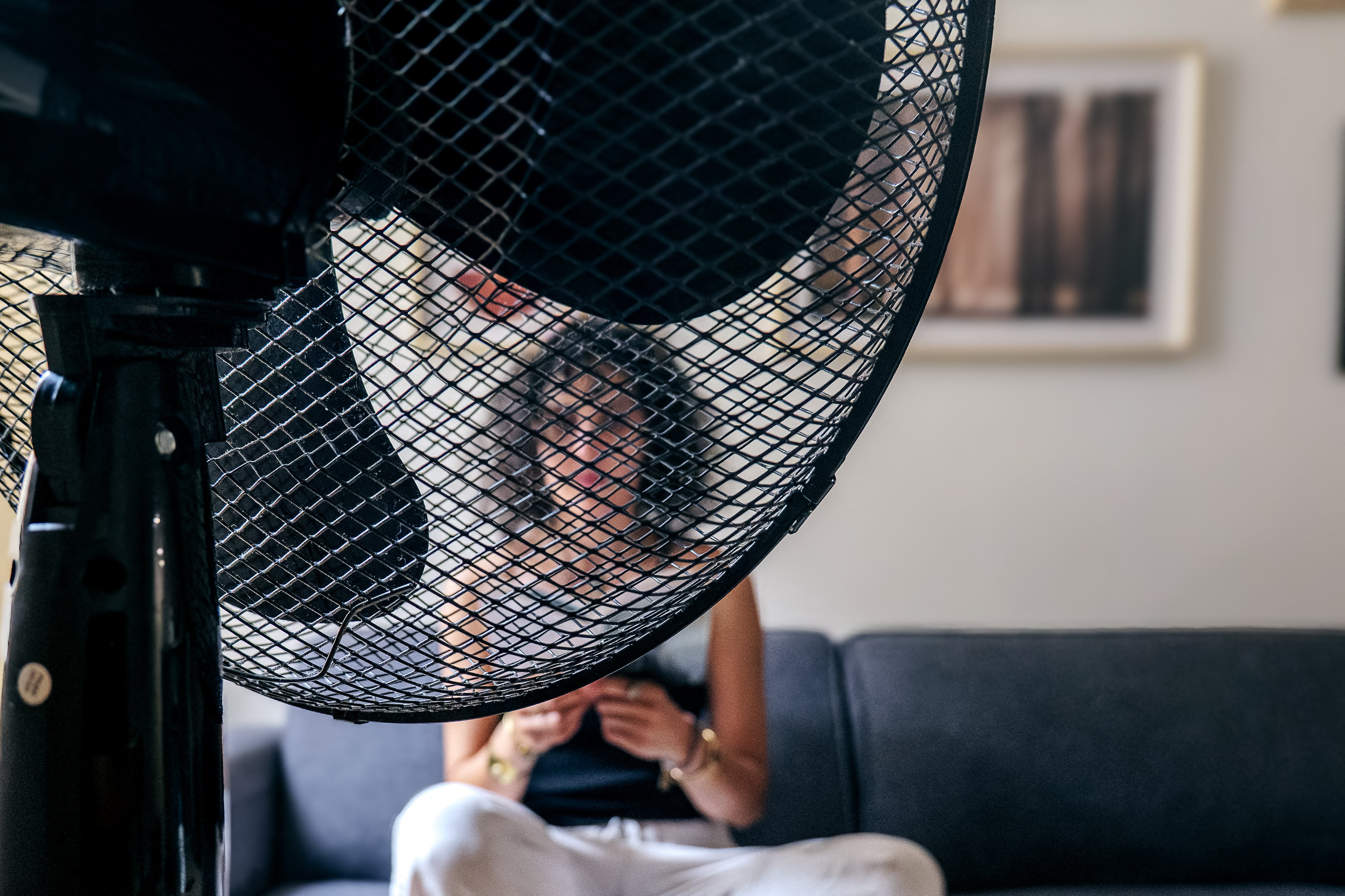 Hay algunas precauciones que puedes tomar para reducir las posibilidades de despertarte con dolor de cuello o la piel seca
