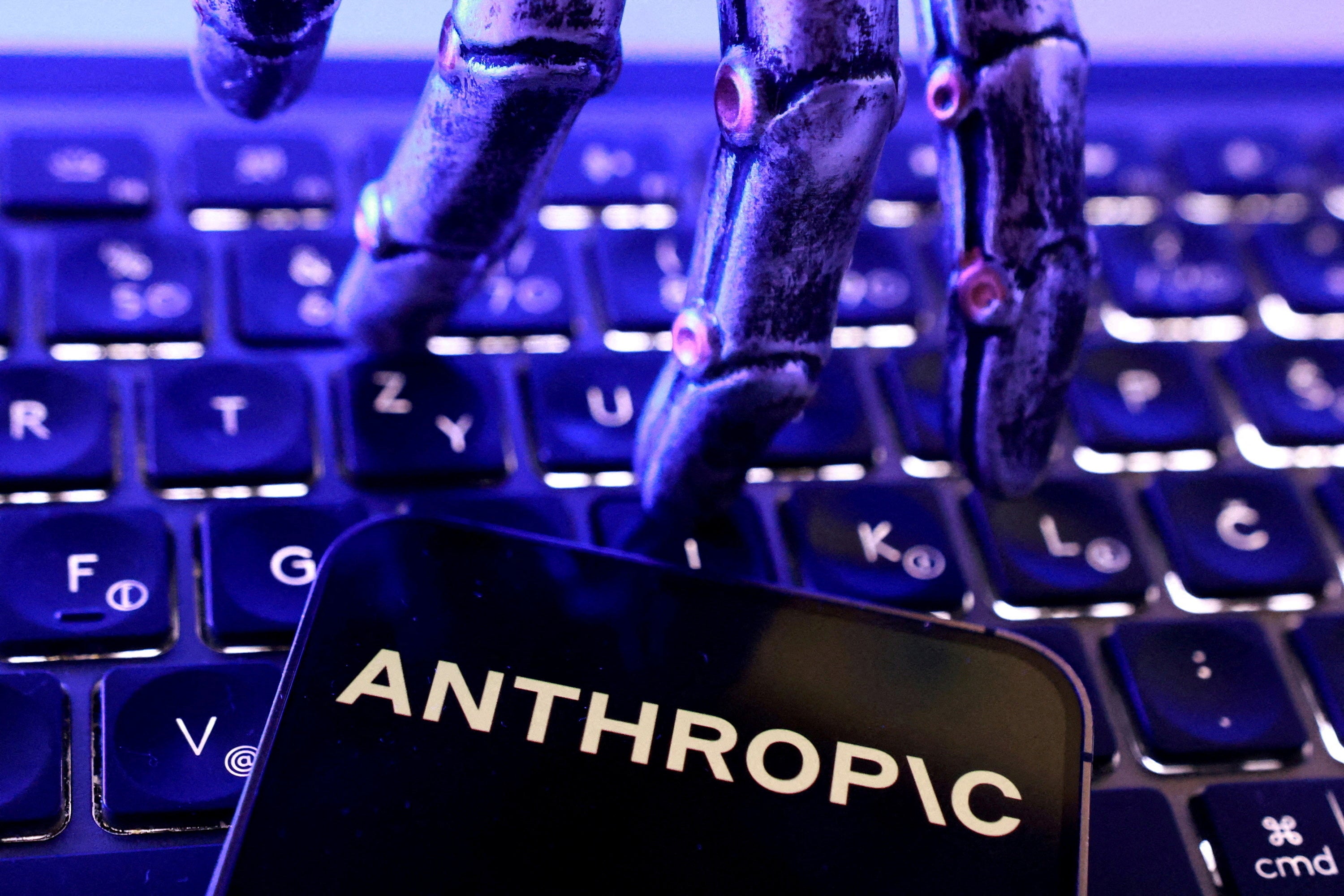 El comunicado no mencionaba ningún modelo de IA específico, aunque los sistemas más avanzados de Anthropic suscitaron advertencias recientes por parte de profesionales de la ciberseguridad