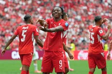 El extremo suizo Johan Manzambi debuta en el Mundial y brilla ante Canadá