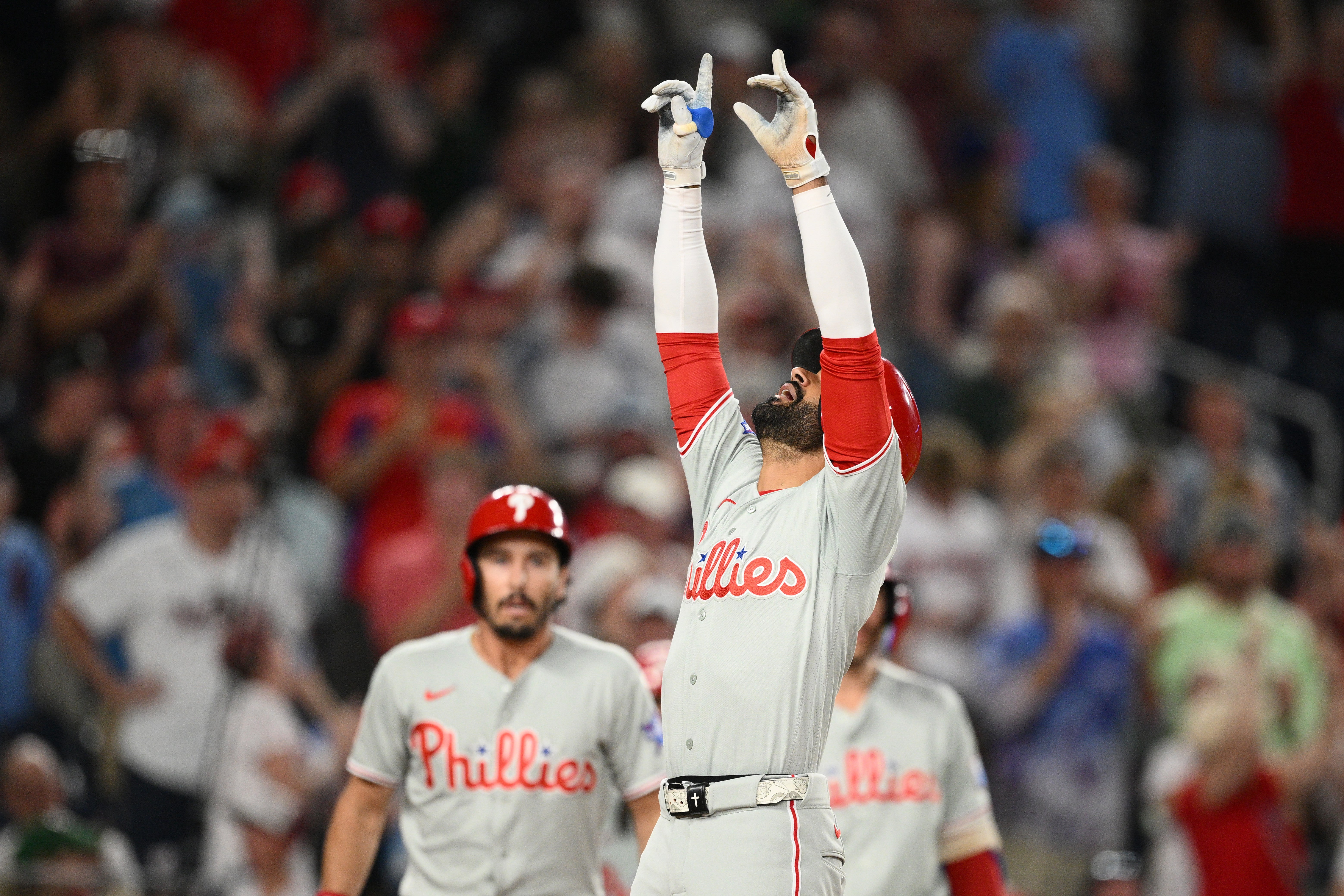 Derek Hill pega jonrón emergente de 2 carreras en la 9na y Filis vencen 5-4 a Nacionales