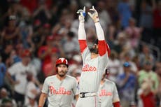 Derek Hill pega jonrón emergente de 2 carreras en la 9na y Filis vencen 5-4 a Nacionales
