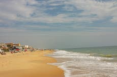 Una playa española cobra por usar una “ducha inteligente”