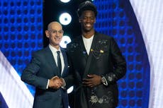 El 1er pick del draft AJ Dybantsa llega a Washington y está listo para levantar a Wizards