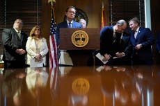 Juez impide temporalmente que Tennessee reporte a niños enfermos a autoridades migratorias