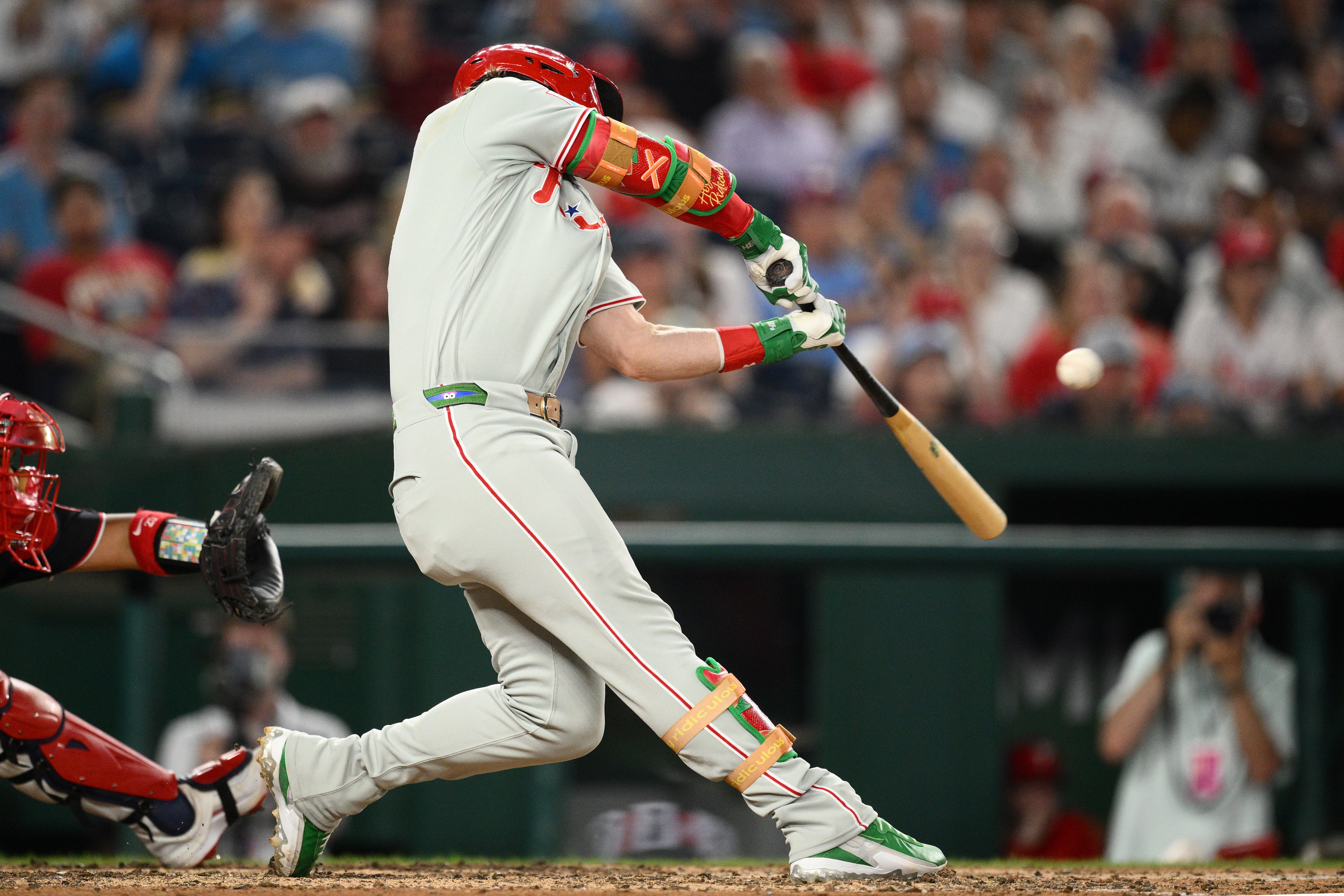 Jonrones de Harper y Hill en la 9ª impulsan a Filis en triunfo 10-5 ante Nacionales