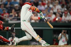 Jonrones de Harper y Hill en la 9ª impulsan a Filis en triunfo 10-5 ante Nacionales