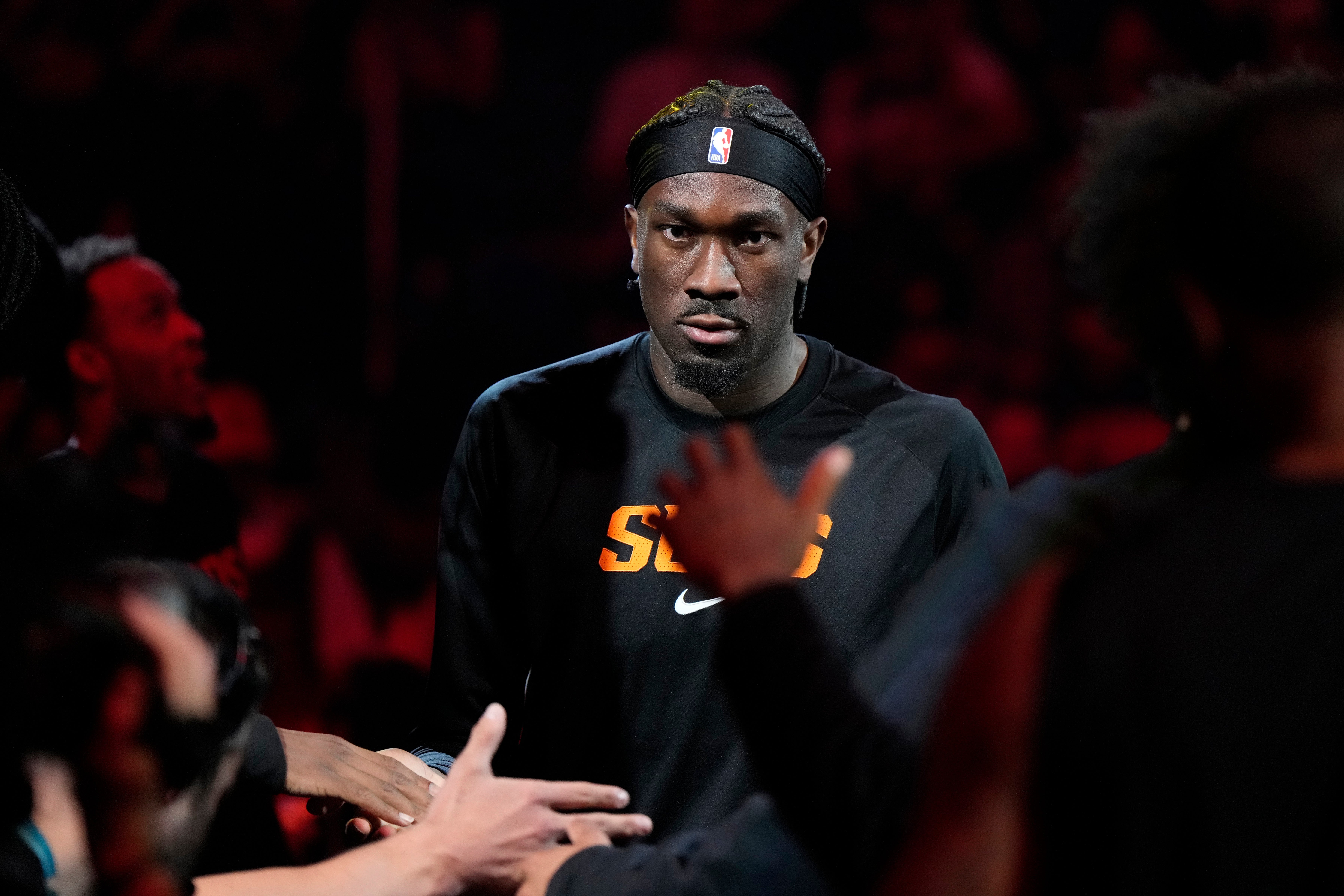 Suns llegan a acuerdo para traer de vuelta a Mark Williams por 38 millones en 3 años: fuente AP