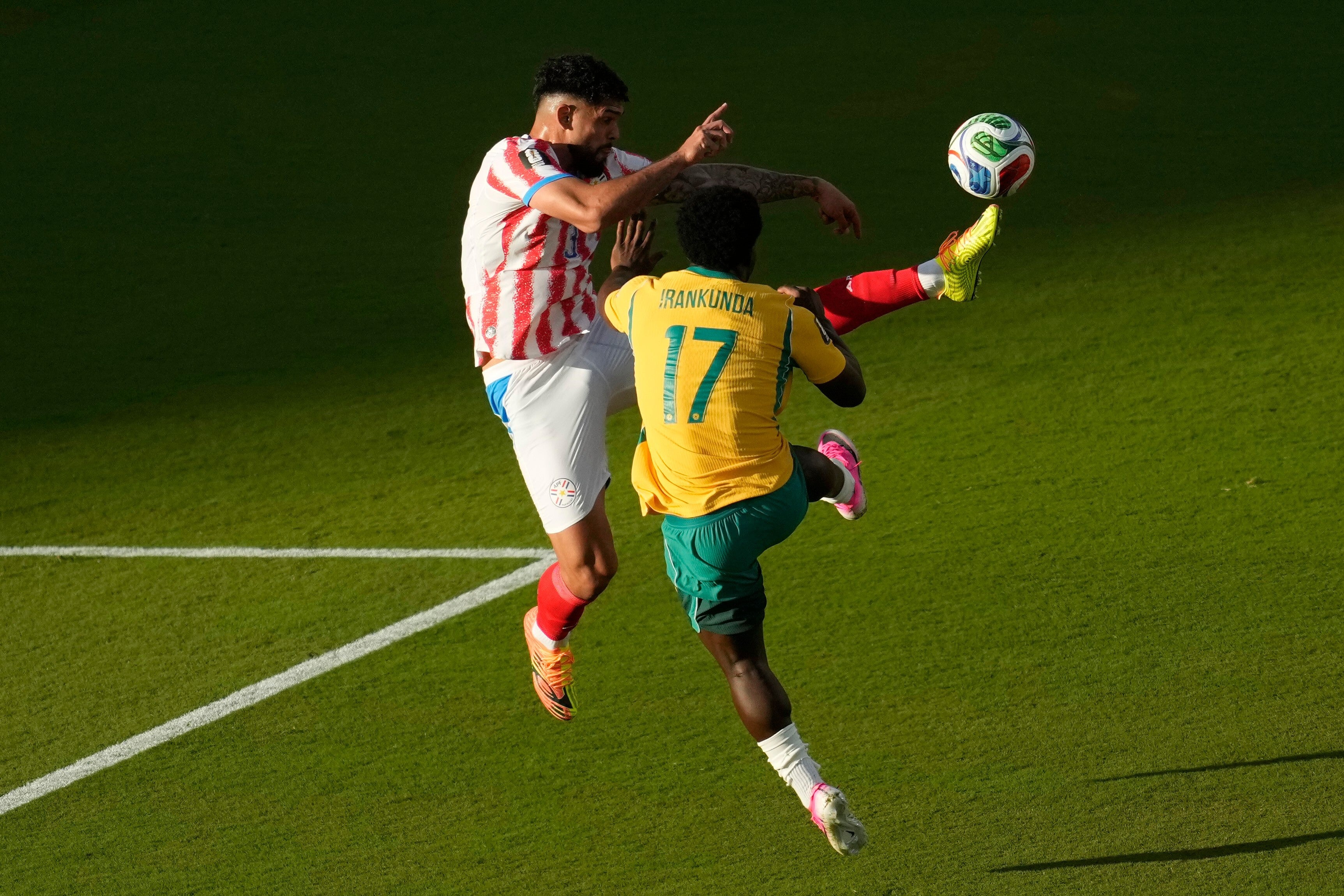 Australia avanza en el Mundial al igualar 0-0 ante Paraguay que conserva posibilidades