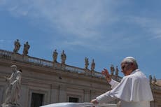 León XIV dice que la guerra "nunca será bendecida por Dios" al inicio de reunión de cardenales