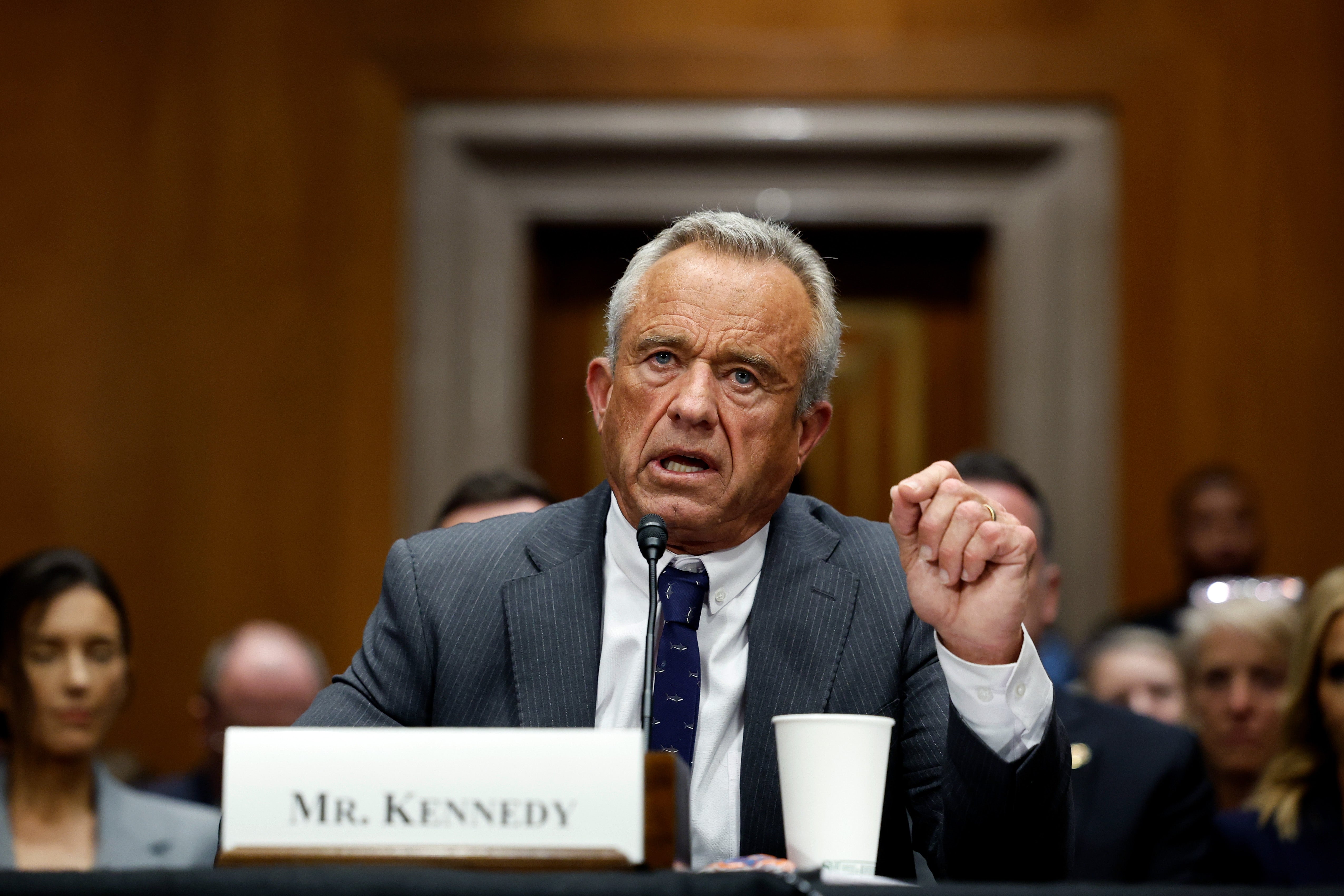 Una demanda presentada por Children's Health Defense, la organización antivacunas que anteriormente presidió el secretario de Salud Robert F. Kennedy Jr., sostiene que los hijos pequeños de Shaw murieron por complicaciones relacionadas con las vacunas