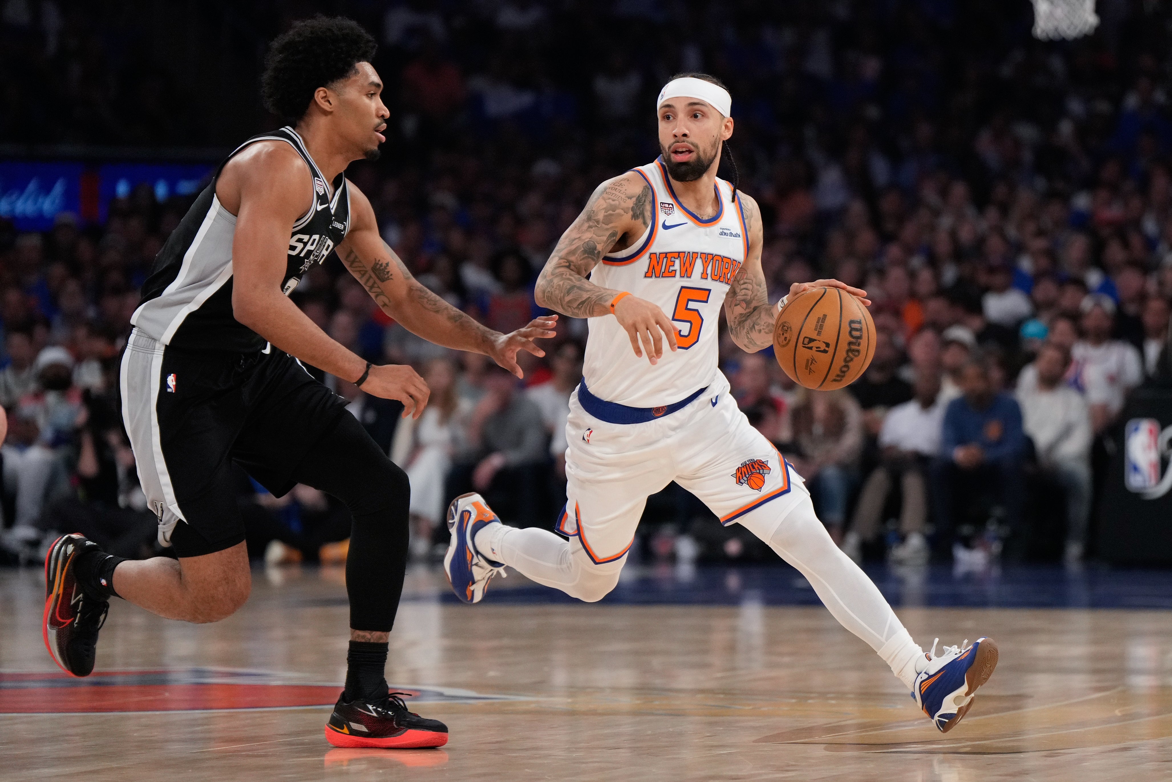 Jose Alvarado regresará a Knicks con un contrato multianual, dice una fuente de AP