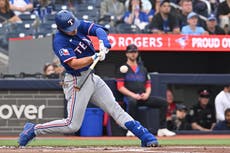 Rangers vencen 5-4 a los Azulejos y Eovaldi gana su 3ra apertura seguida