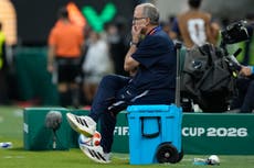 Bielsa asume la responsabilidad de la debacle de Uruguay; dice que no aportó nada al fútbol uruguayo