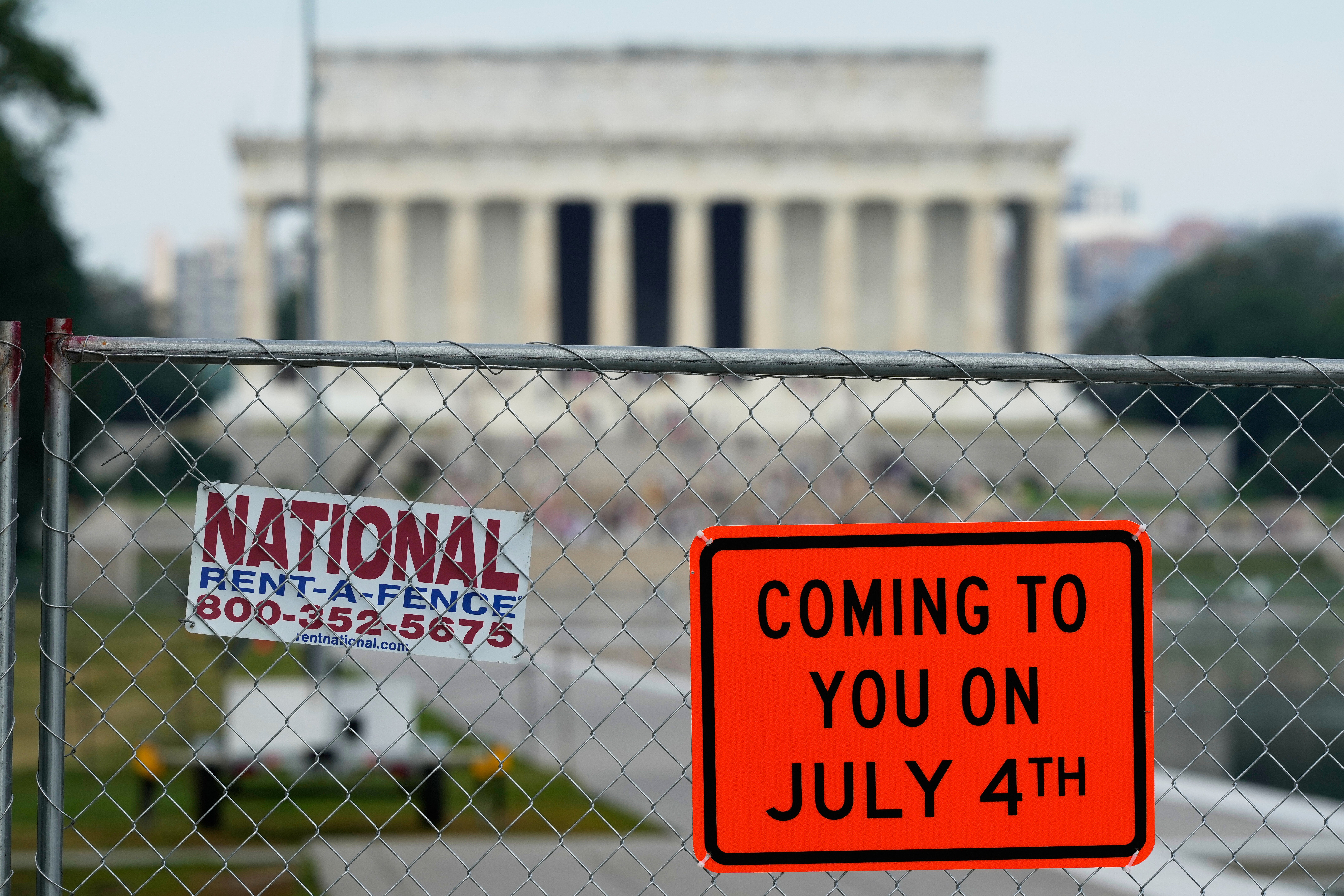 El Estanque Reflectante de Washington, que atraía a visitantes, ahora es vigilado por la policía