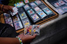 Fiebre por estampas del Mundial: se agotan sobres Panini y aficionados buscan llenar álbumes