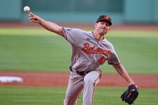 El lanzador de Orioles Chris Bassitt se somete a procedimiento de espalda; volvería este año