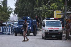 El ejército de Pakistán promete represalias tras un ataque que mató a 3 soldados en Karachi