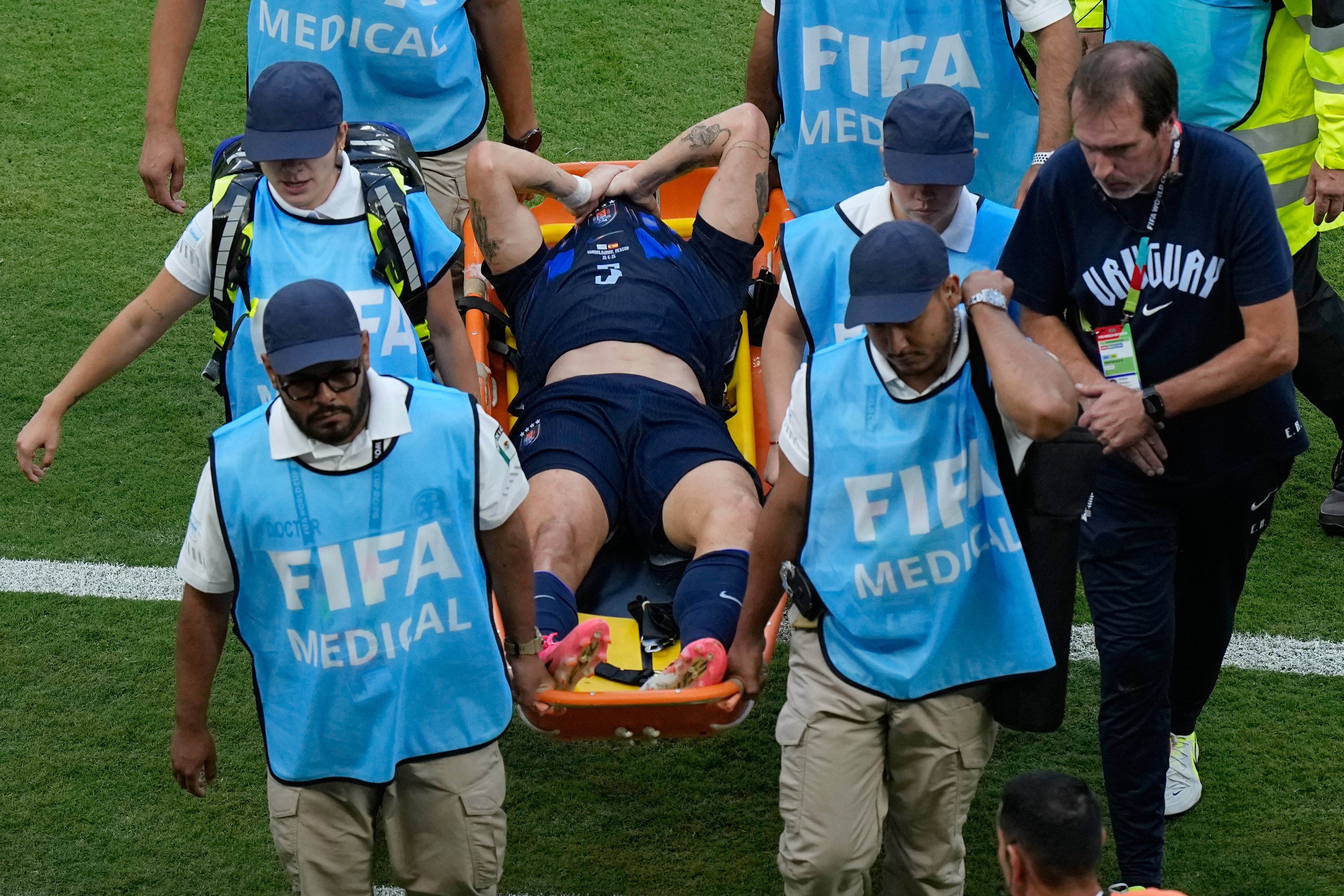 Mediocampista de Uruguay Manuel Ugarte sufre lesión de ligamentos en la rodilla durante Mundial