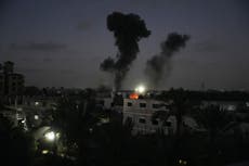 Ataques y bombardeos israelíes en Gaza matan al menos a 4 palestinos, indica personal sanitario
