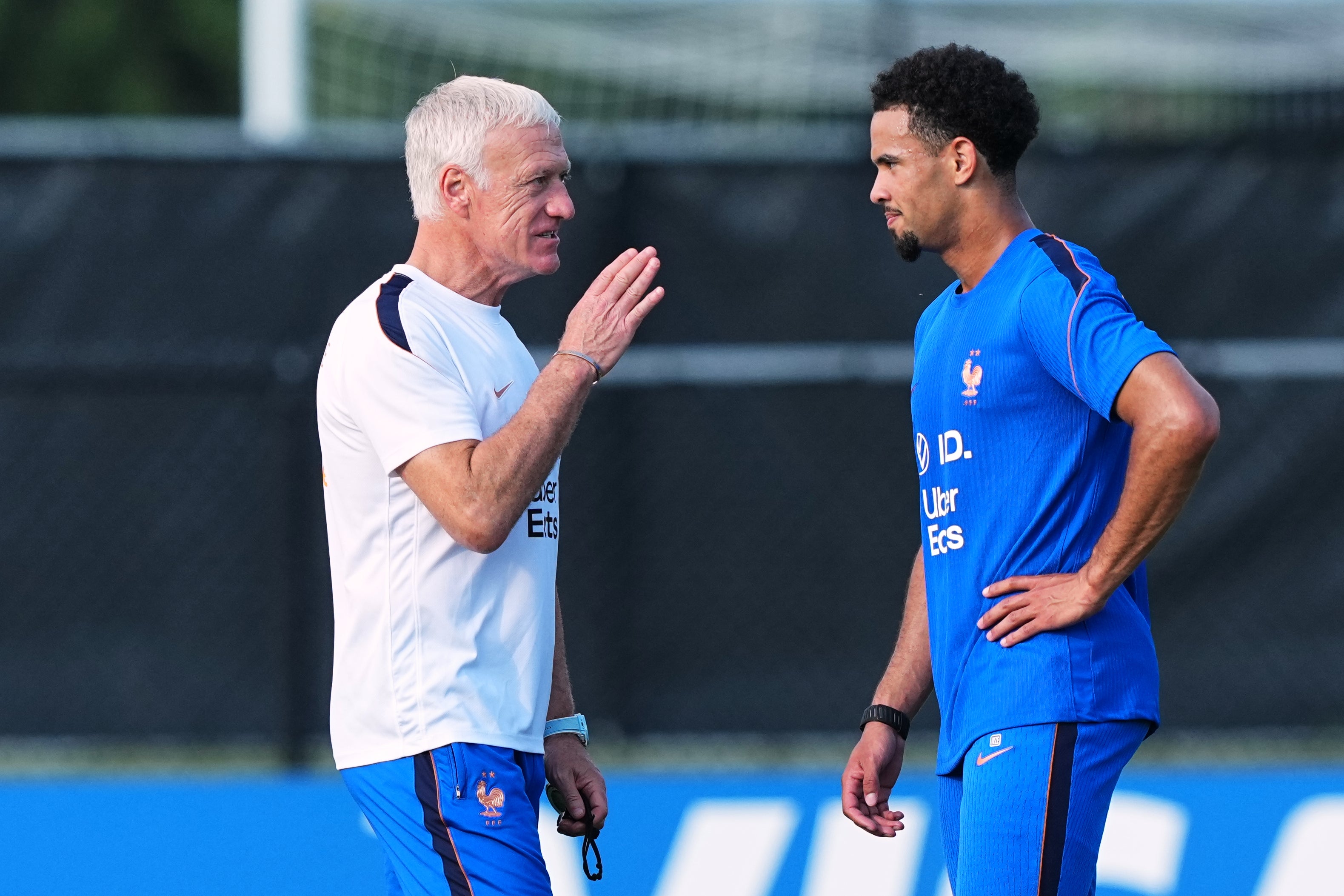 Didier Deschamps vuelve con Francia al Mundial tras ir a Europa por el funeral de su madre