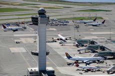 Piloto de JetBlue reporta choque con dron al aterrizar en el aeropuerto JFK