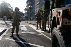 Hombre detenido al protestar con canción de "Star Wars" recibirá 50.000 dólares