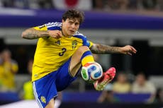 Experiencia texana: Esposa del sueco Victor Lindelöf cae de toro mecánico durante el Mundial