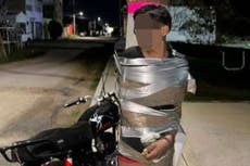 Buscan a justiciero mexicano apodado “Batman” por atar a presuntos ladrones a farolas