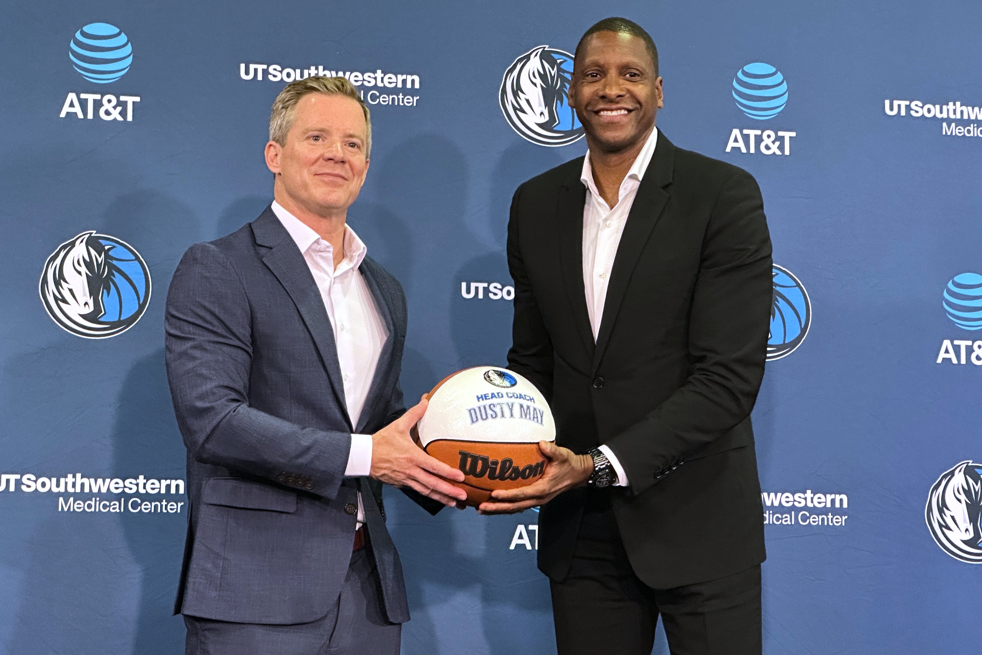 Dusty May nunca imaginó entrenar en la NBA, dice prepararse para llegar a Mavs desde la NCAA