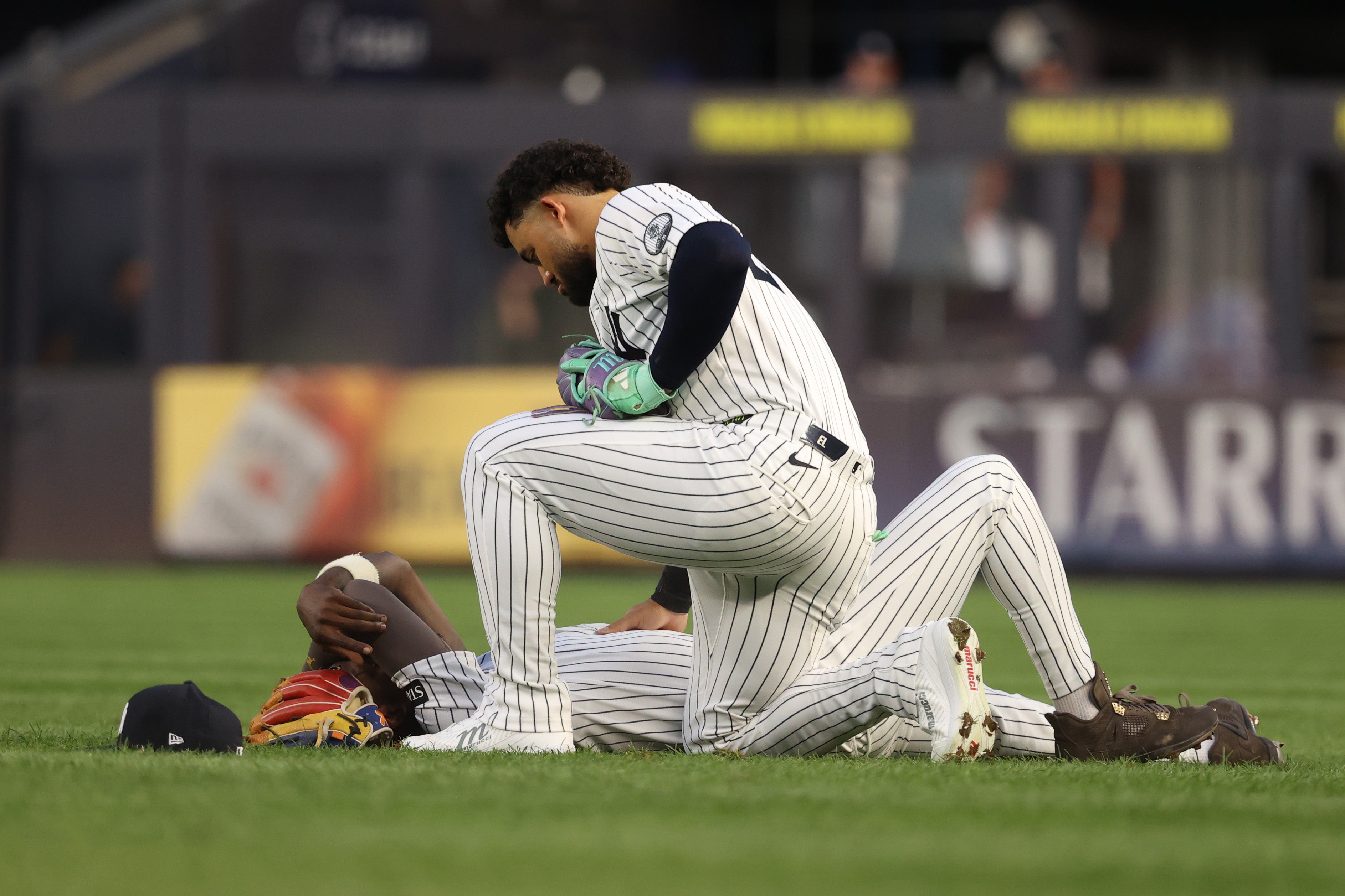 Jazz Chisholm Jr. de Yankees sale del juego tras chocar con Jasson Domínguez