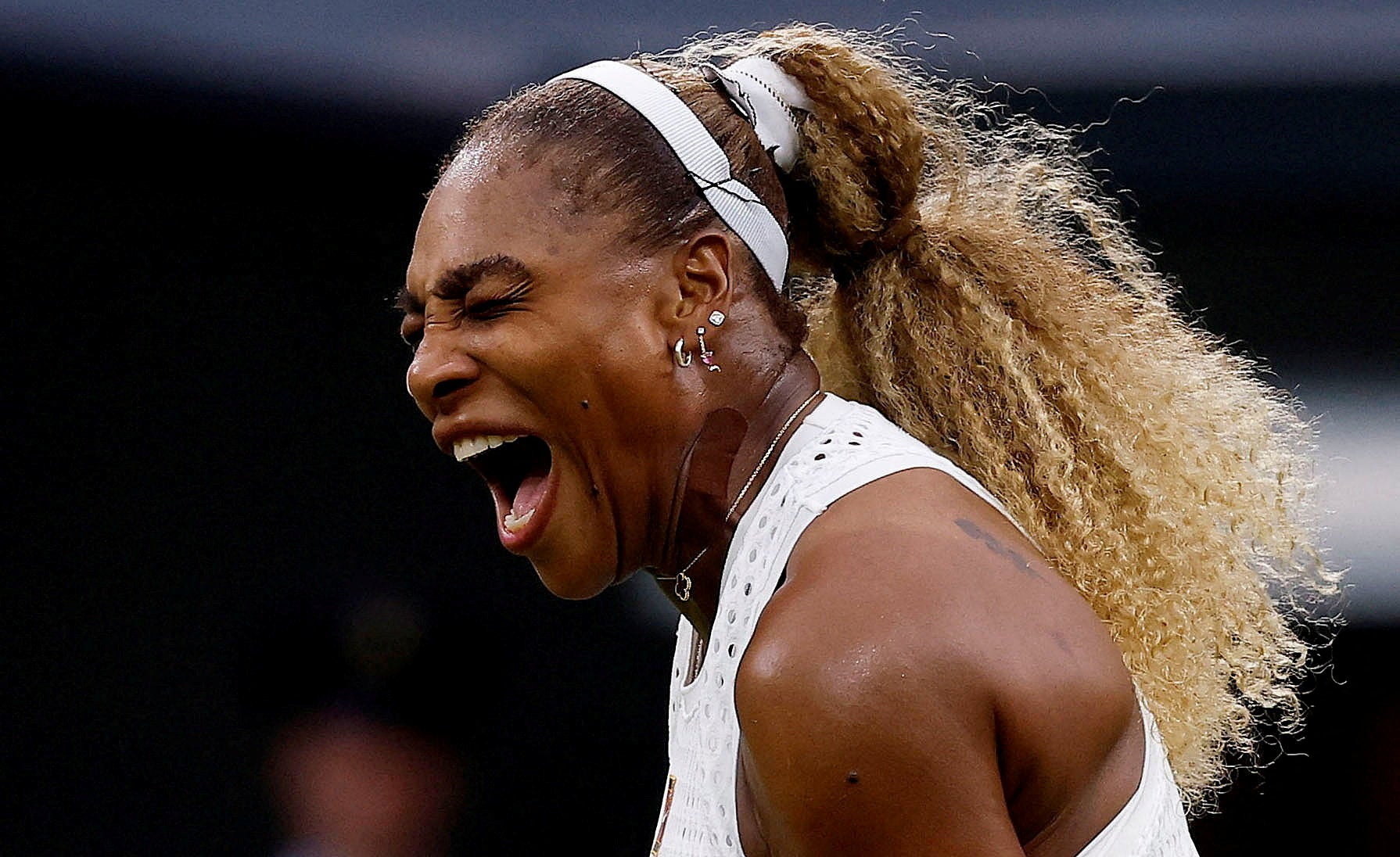 Serena Williams salvó un punto de partido y forzó el tercer set contra Maya Joint en su primer partido en cuatro años