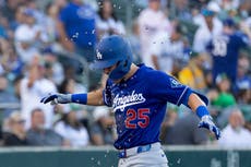 Edman pega jonrón y Roberts logra su victoria 1.000 en triunfo 9-3 de Dodgers ante A's