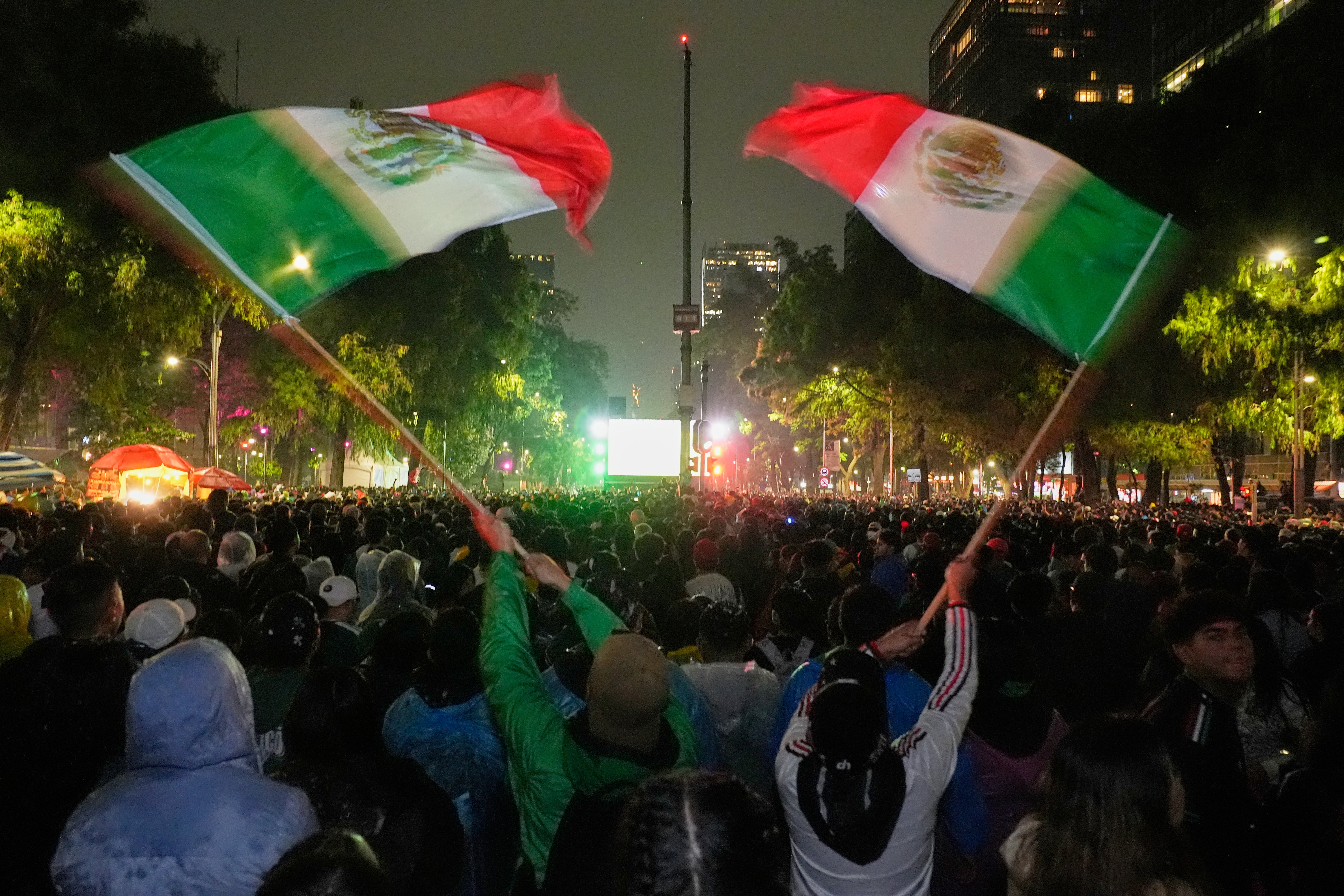Nuevo triunfo de México en el Mundial intensifica el júbilo de aficionados en la capital