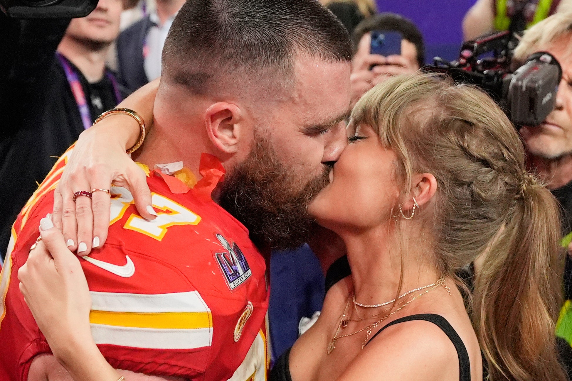 TAYLOR SWIFT-TRAVIS KELCE-PUNTOS CLAVE