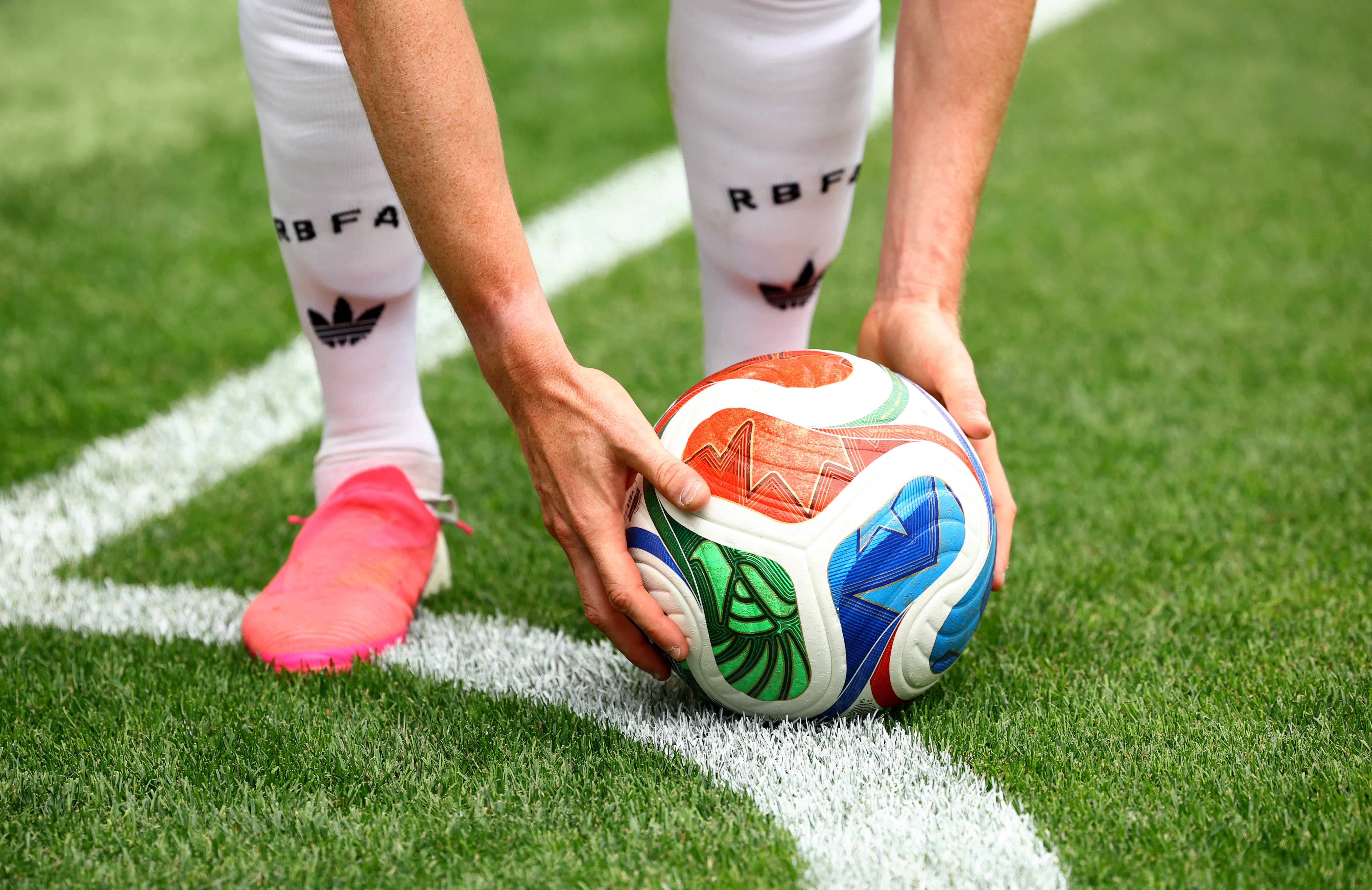 El Mundial de fútbol 2026, que comenzó el 11 de junio en Estados Unidos, México y Canadá, es el mayor torneo de selecciones jamás organizado: 48 equipos, 104 partidos y 16 ciudades sede, con ingresos previstos de 13 000 millones de dólares para la FIFA
