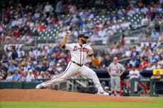Los Bravos limitan en dos hits a los Cardenales y se imponen 5-1 con jonrón de Albies