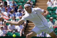 Taylor Fritz avanza a la tercera ronda y gana puntos de estilo en Wimbledon