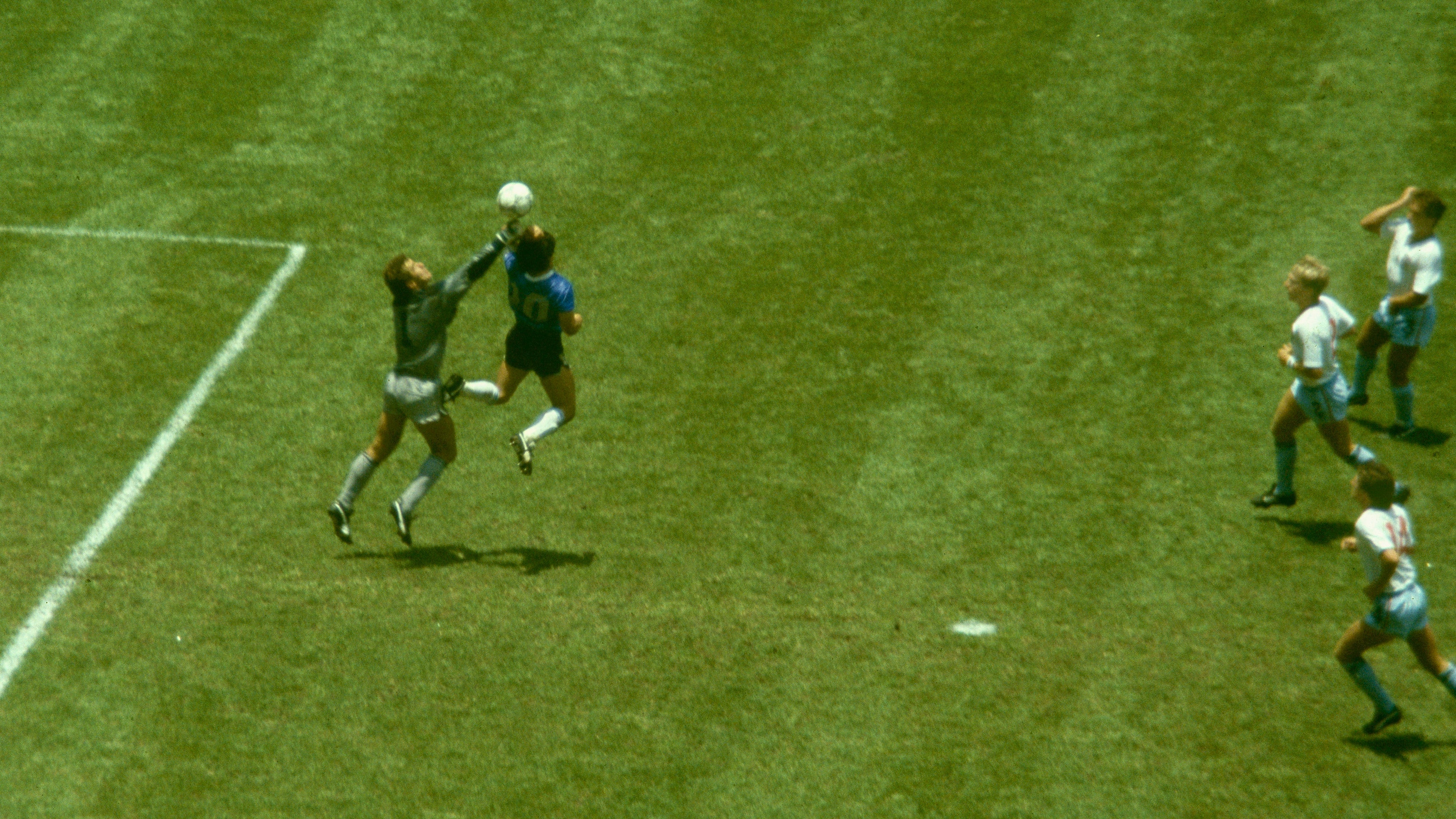 Diego Maradona acuñó la expresión "la Mano de Dios" para describir aquel gol después del partido
