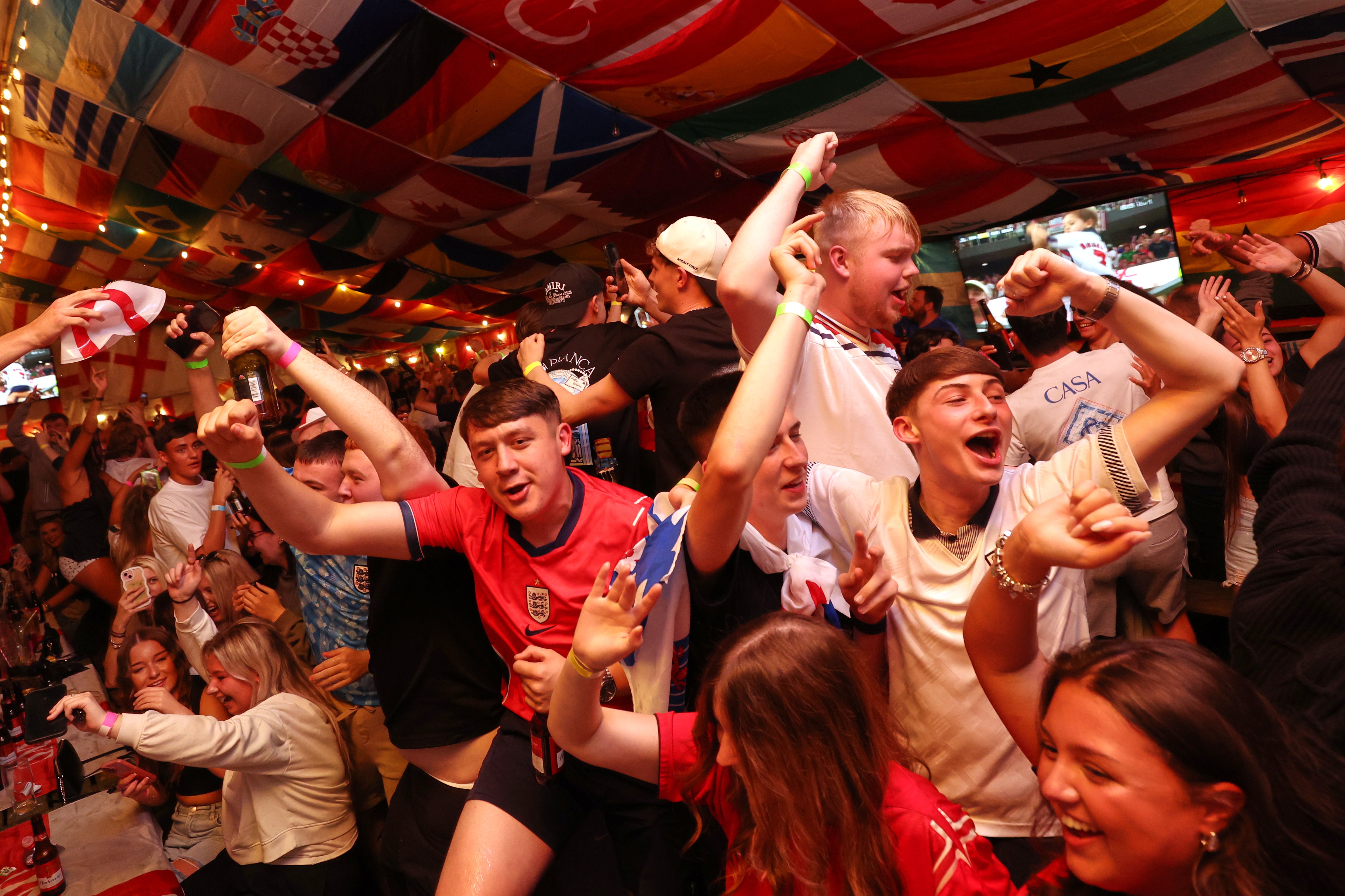 Pubs en Inglaterra podrán abrir hasta las 5 de la mañana para el partido contra México en el Mundial