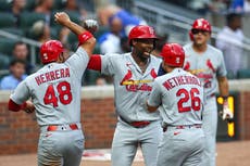 Walker, Church y Burleson pegan jonrones y Cardenales vencen 11-5 a Bravos