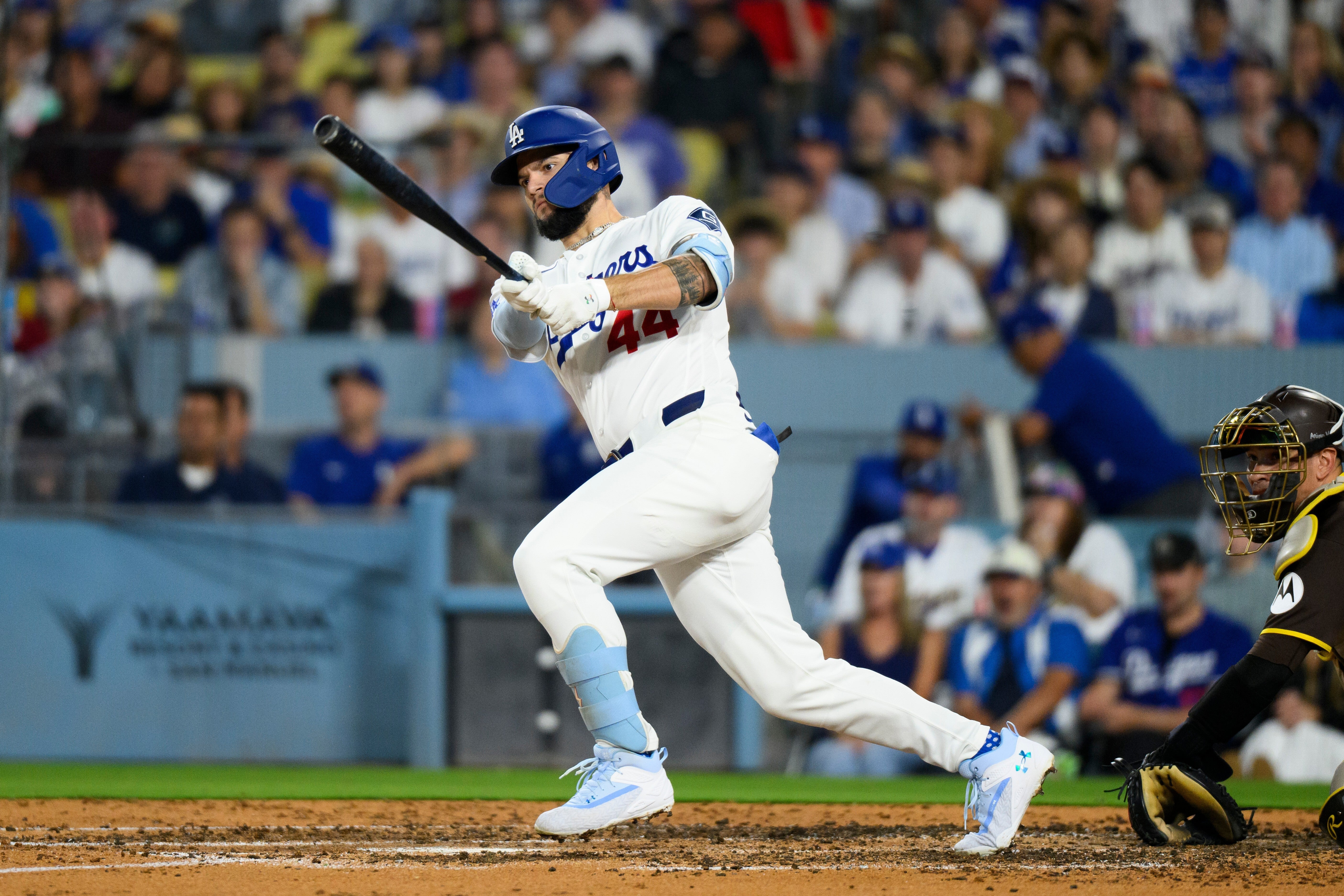Dodgers borran desventaja de 6 carreras y ganan 12-7 para ampliar mala racha de Padres