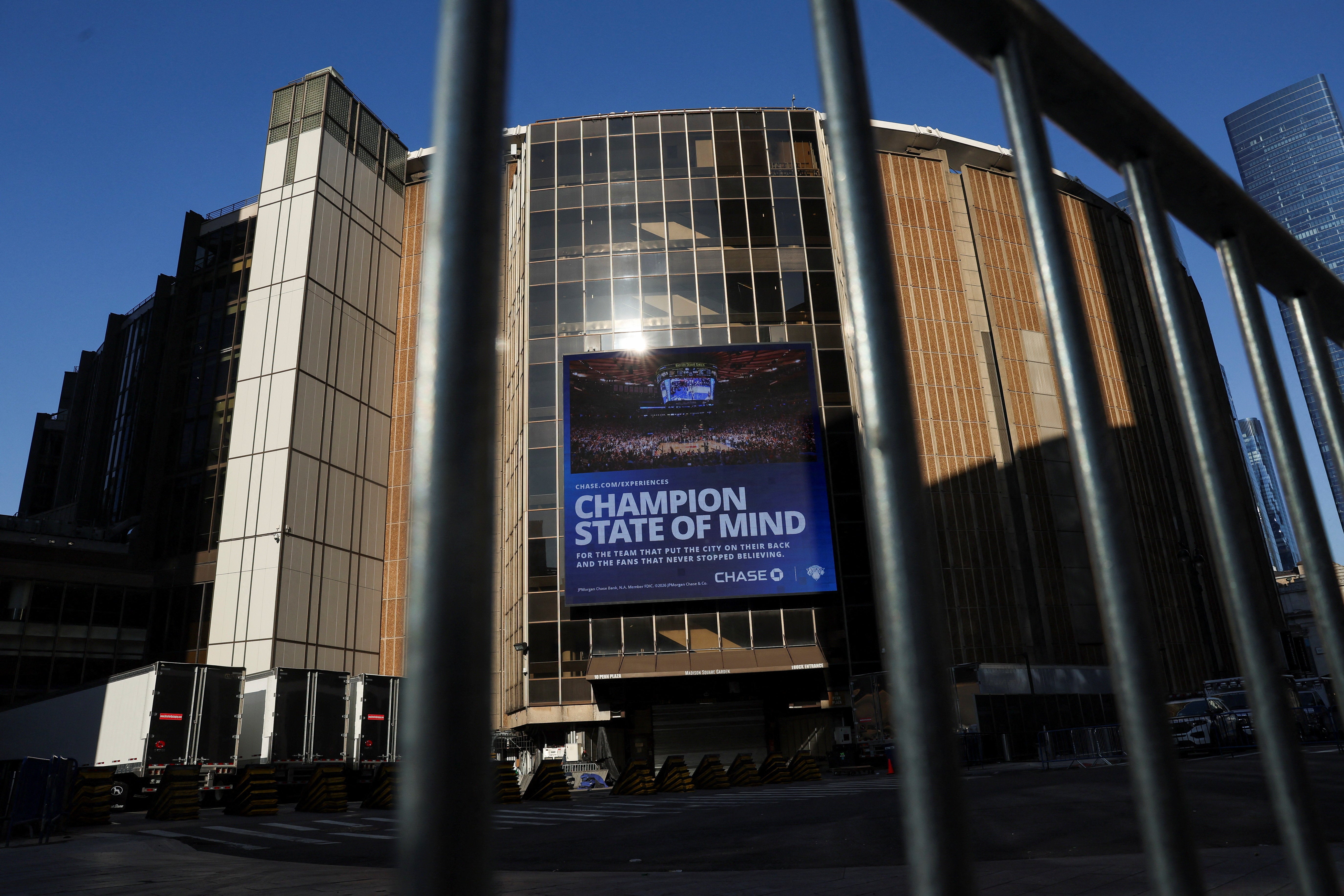 Según reportes, alrededor de 100 invitados asistieron el jueves a la supuesta cena de ensayo de Taylor Swift y Travis Kelce en el Teatro Infosys, dentro del Madison Square Garden